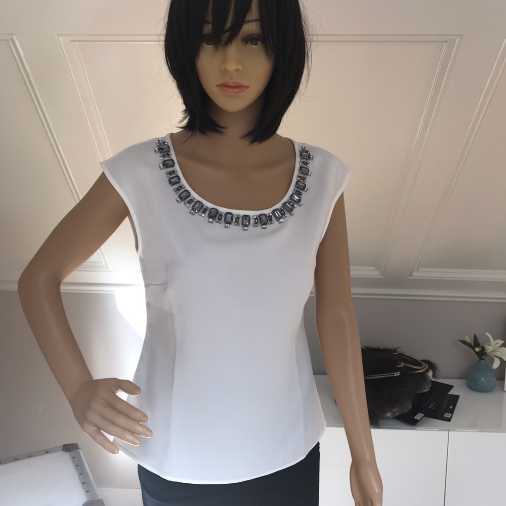 Ann Taylor Ivory Scoop Neck Top. Size 2. NWT